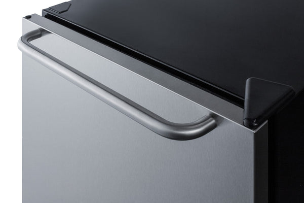 Summit Appliance 5.5-cu ft Built-In Mini Fridge ( Stainless steel door and black cabinet )