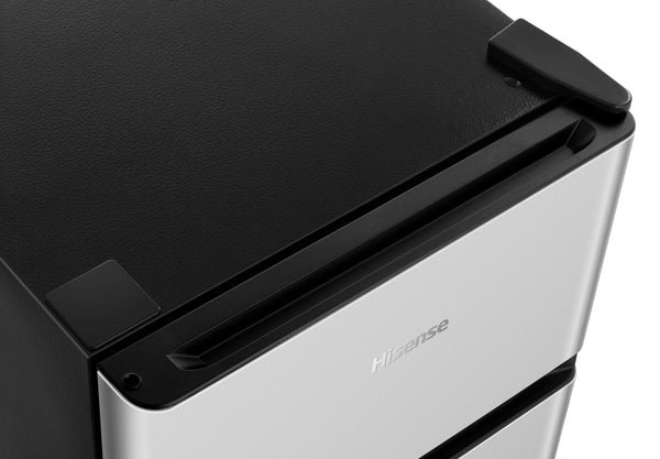 Hisense 3.1-cu ft Mini Fridge with Freezer ( Silver ) ENERGY STAR